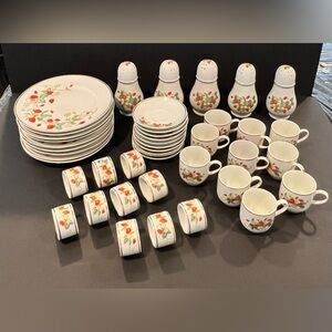 Vintage Avon 1978 Strawberry Porcelain Series 22k Gold Trim